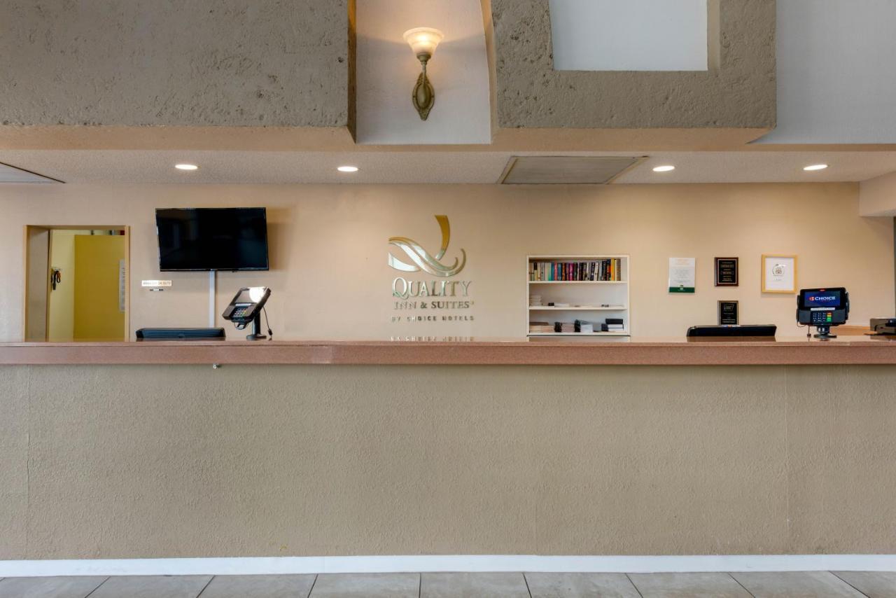 Quality Inn & Suites Conference Center Нью-Порт-Ричи Экстерьер фото